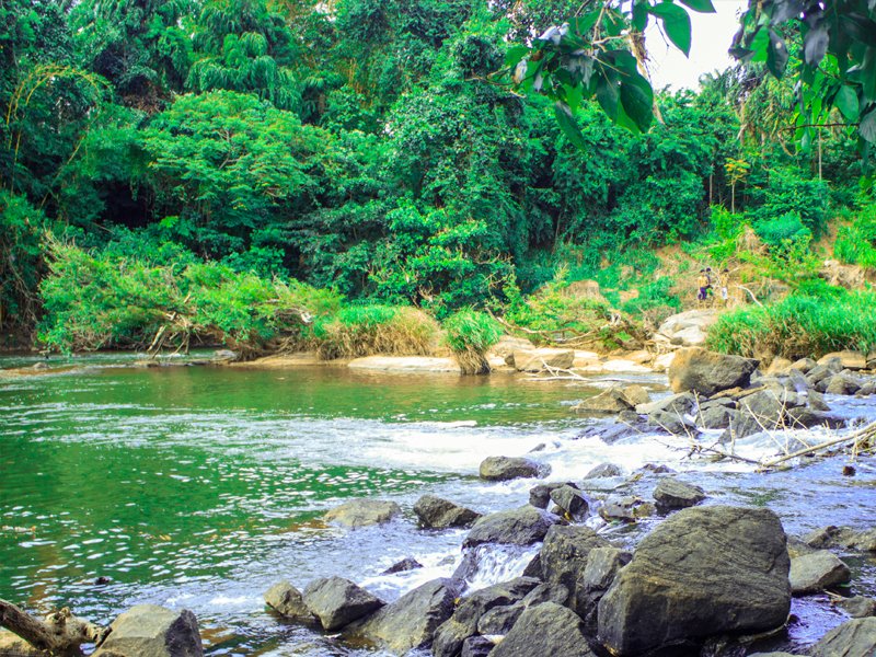 Ma Oya River Bath